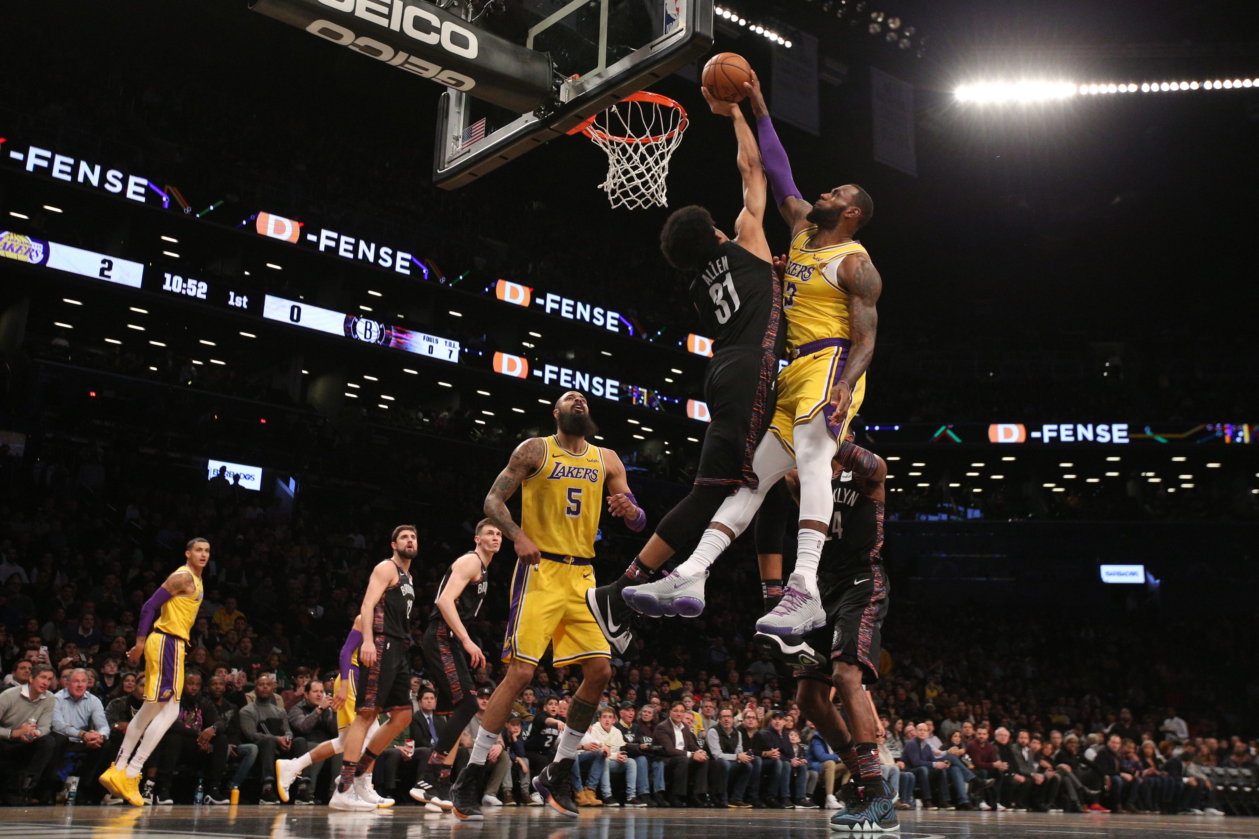 Lebron Dunking